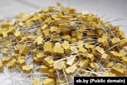 Vojni kondenzatori koje proizvodi tvornica Manalit sa sjedištem u Vitebsku.