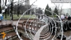 Барикади та наметове містечко у Луганську Барикади та наметове містечко у Луганську