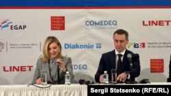 Перша леді України Олена Зеленська і міністр охорони здоров’я Віктор Ляшко під час конференції «Глобальна медична ініціатива для України» у Празі, 5 квітня 2025 року