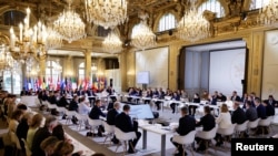 Європейські лідери та офіційні особи беруть участь у зустрічі щодо зміцнення безпеки України в Єлисейському палаці в Парижі, Франція, 27 березня 2025 року