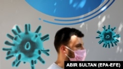 «Маска – найважливіший засіб захисту громадського здоров'я, який ми маємо», – сказав директор Центрів з контролю та запобігання захворюваностям США Роберт Редфілд під час слухань в комітеті Сенату США.