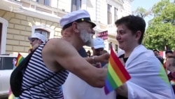 «Марш равенства» в Одессе сократили из-за опасений столкновений с националистами (видео) «Марш равенства» в Одессе сократили из-за опасений столкновений с националистами (видео)