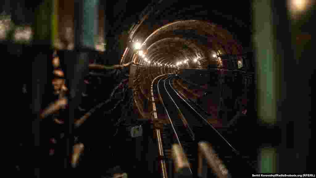 Сьогодні їх чекає складна робота – заміна рейок у тунелі