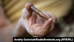 Як ідеться в повідомленні штабу ООС, «унаслідок ворожого вогню двоє військовослужбовців зі складу Об’єднаних сил отримали кульові поранення, несумісні з життям»