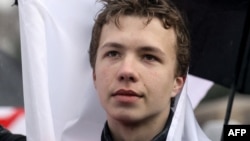 Роман Протасевич во время протестов в Минске