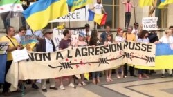 У Парижі протестували проти приїзду президента Росії (відео) У Парижі протестували проти приїзду президента Росії (відео)