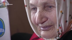 Пожилых переселенцев из Донбасса поддержали дети крымских татар (видео) Пожилых переселенцев из Донбасса поддержали дети крымских татар (видео)