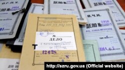 Серед документів є дипломатичні і фінансові папери, накази, резолюції, відозви, статути, листи та фотографії