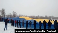 Активісти з прапором України на адмінкордоні з Кримом, 22 січня 2018 року