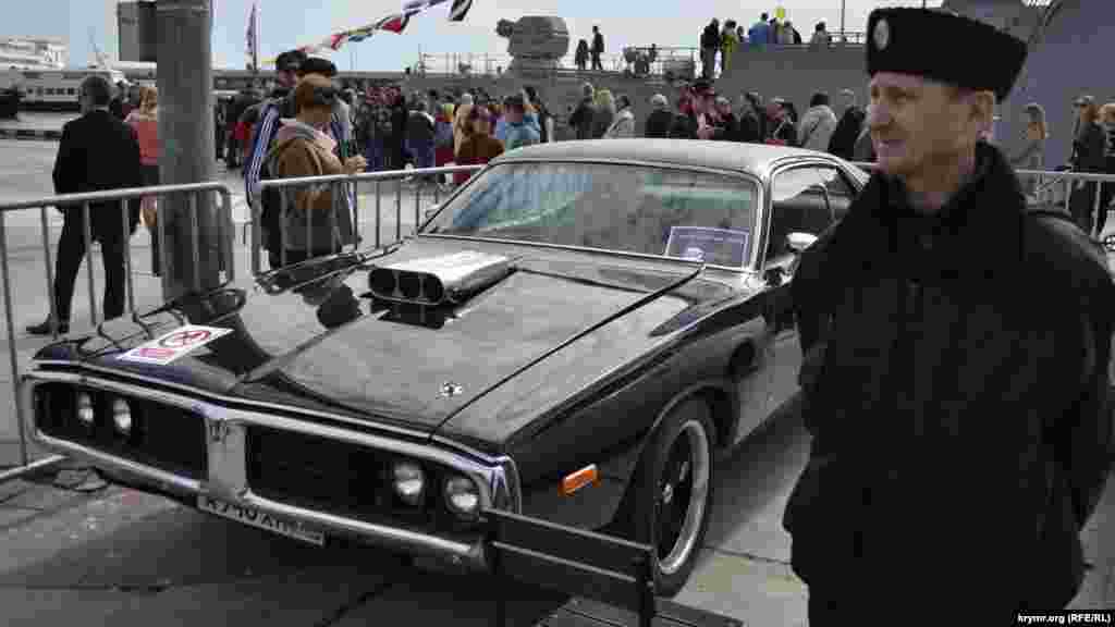 Выставка ретро-автомобилей «Женщины. Цветы. Автомобили»