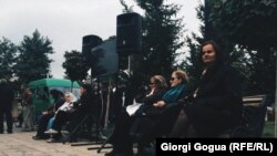 Сторонники "Рустави-2" у Тбилисского городского суда