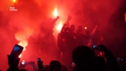 У Дніпропетровську знесли монумент Петровському (відео) У Дніпропетровську знесли монумент Петровському (відео)