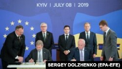 Під час підписання документів саміту Україна-ЄС. Київ, 8 липня 2019 року
