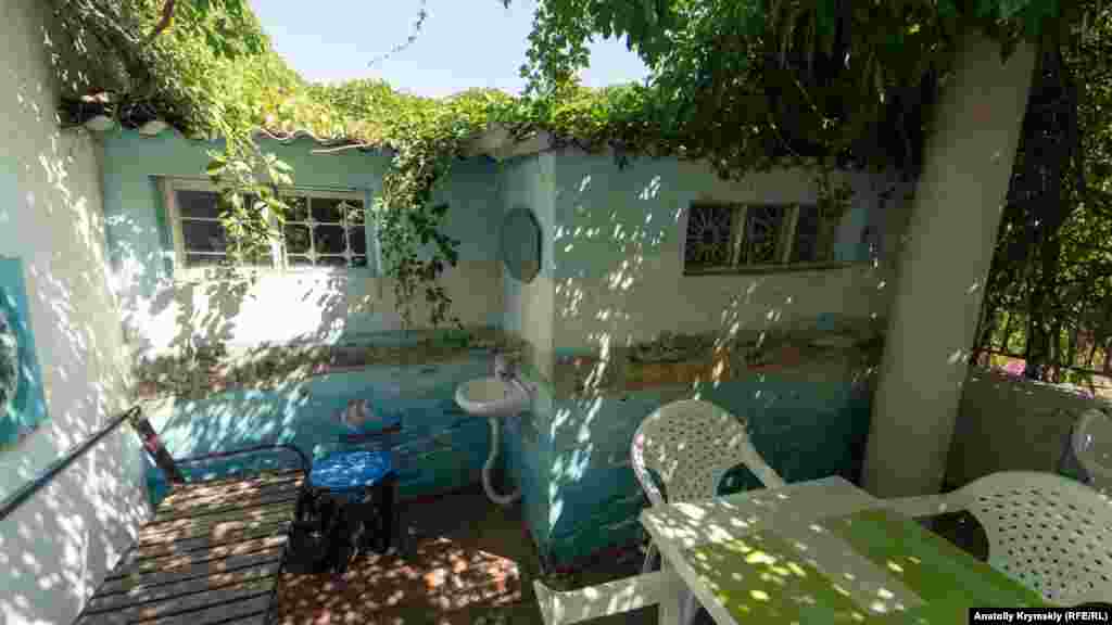 Кафе во внутреннем дворике музея. В его меню – преимущественно блюда греческой национальной кухни