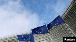 Прапори ЄС біля будівлі Єврокомісії, Брюссель. Архівне фото