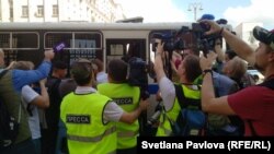 За повідомленнями, серед затриманих є випадкові перехожі