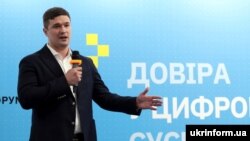 Віцепрем'єр-міністр – міністр цифрової трансформації України Михайло Федоров під час презентації бренду «Держава у смартфоні», вересень 2019 року