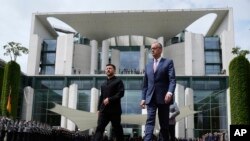 Ukrajinski predsjednik Volodimir Zelenski i njemački kancelar Friedrich Merz u Berlinu, 28. maja 2025.