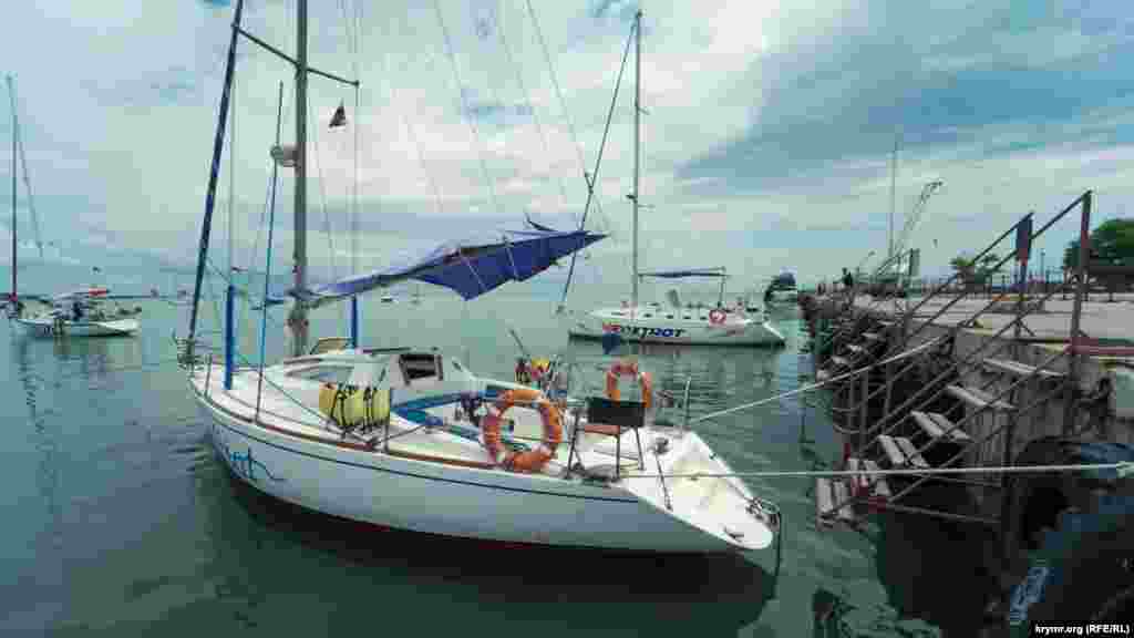 Для местных прогулочных яхт стоянка у причала морпорта – платная