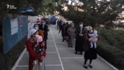 Черги до виборчих дільниць у Киргизстані – відео Черги до виборчих дільниць у Киргизстані – відео