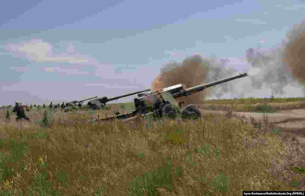 Военные поражают цель – условное плавсредство противника в Азовском море