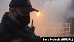 Protesti ispred Skupštine Crne Gore zbog glasanja o izmjenama Zakona o slobodi vjeroispovijesti