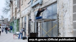 Ремонт фасадов зданий в Евпатории, 7 апреля 2017 год