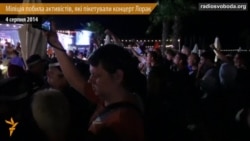 Міліція побила активістів, які пікетували концерт Ані Лорак Міліція побила активістів, які пікетували концерт Ані Лорак