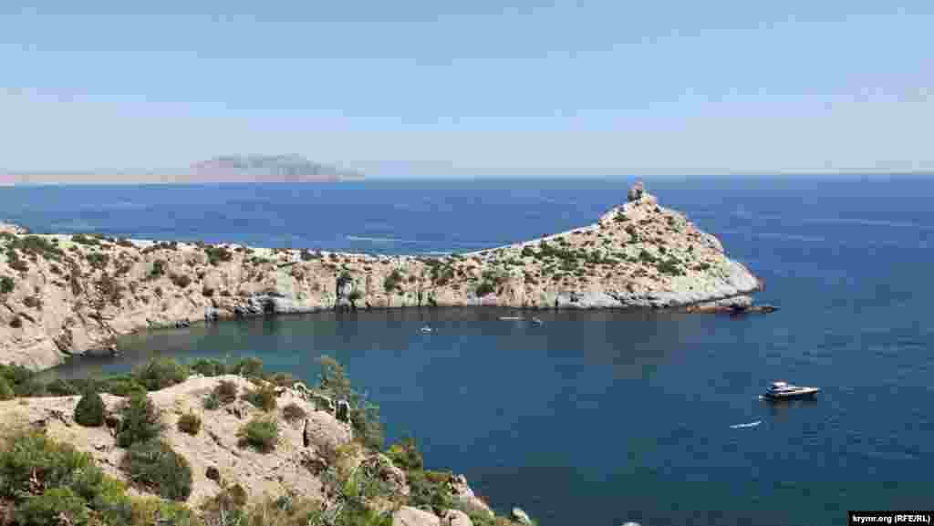 Караул-Оба – название переводится как «смотровая вершина». На горе есть две «долины – рая» и «ада»