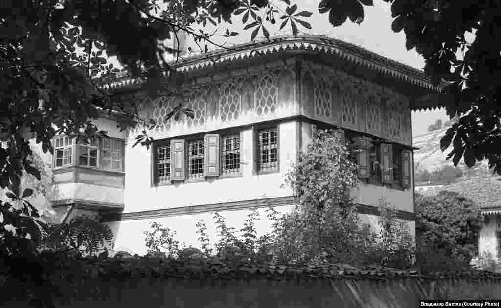 Ханский дворец был основан в XVI столетии и оставался резиденцией Крымских ханов до 1783 года – первой аннексии Крыма Россией