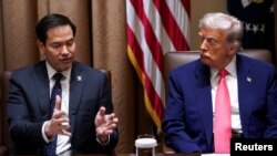 Fotografie cu caracter ilustrativ, cu președintele SUA, Donald Trump (în dreapta), și secretarul de stat american, Marco Rubio.