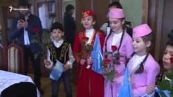 Мустафу Джемилева поздравили в семейном кругу (видео) Мустафу Джемилева поздравили в семейном кругу (видео)