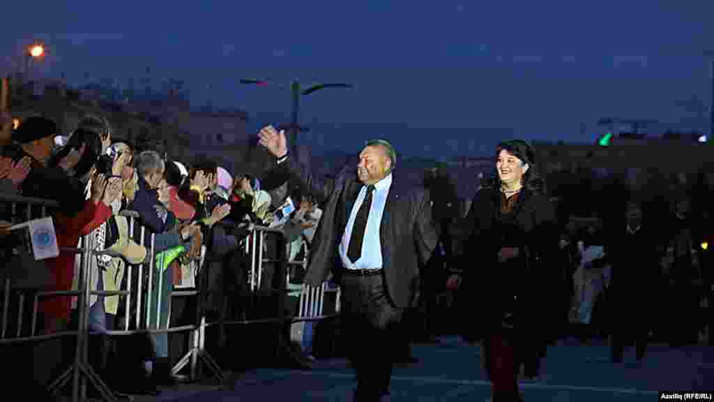 Камал театры каршында яңа сезон ачу тантанасы. Габделфәрт Шәрәфиев.