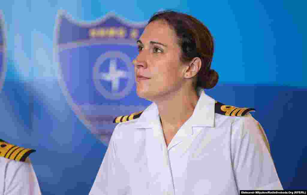 Капітан 2-го рангу Елеонор Стек, яка є командиром есмінця Duncan, 17 років – у Королівському флоті Великої Британії: «Стать або походження не мають значення. Головне – добре робити свою справу»