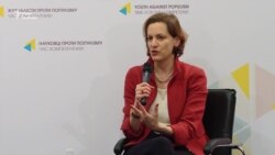 Відома журналістка Енн Еплбаум презентувала в Києві книжку про Голодомор (відео) Відома журналістка Енн Еплбаум презентувала в Києві книжку про Голодомор (відео)
