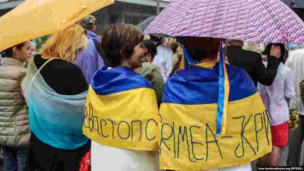 «Независимость, я осознала, что это такое, когда случились эти события в Крыму. Мы прожили в оккупации полтора года, столько слез я пролила. И сейчас я знаю, что такое независимость», – переселенка из Севастополя Валентина