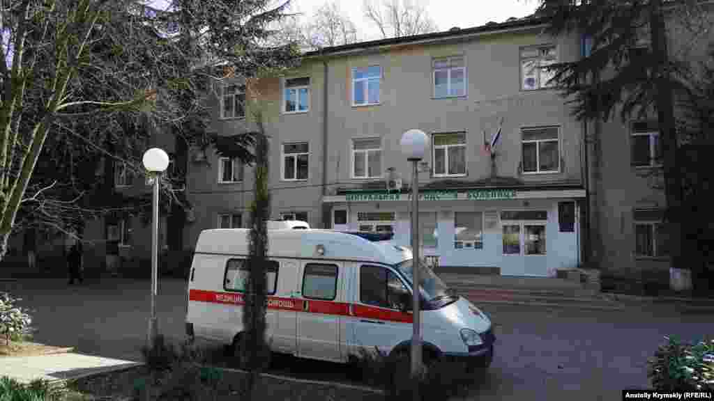 Центральная городская больница располагается у реки, на улице Заречной