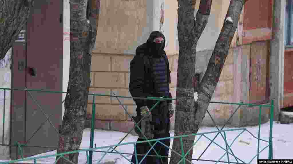 Эмиль Курбединов является адвокатом у нескольких фигурантов «дела Хизб ут-Тахрир», а также крымского журналиста Николая Семены