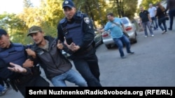 Біля посольства Росії у Києві, 18 вересня 2016 року