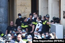 Протест під будівлею парламенту, Тбілісі, 12 липня