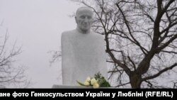 Пам'ятник отцю Омеляну Ковчу у Любліні