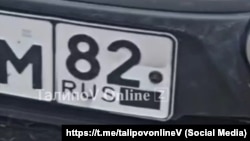 Автомобиль с закрашенным флагом РФ на номере в аннексированном Крыму, 21 июня 2025