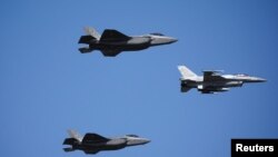 Зазначається. що два норвезькі F-35, дислоковані в Польщу, піднялись по тривозі у відповідь на масовану атаку РФ 15 січня