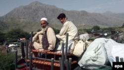 د قبایلي اولس کډې روانې دي.