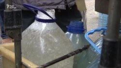 Зневоднений Торецьк у чергах до водовозів (відео) Зневоднений Торецьк у чергах до водовозів (відео)