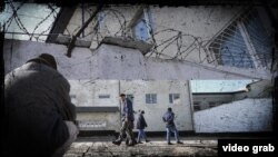 Коллаж. Фото из лагеря для военнопленных россиян в Украине