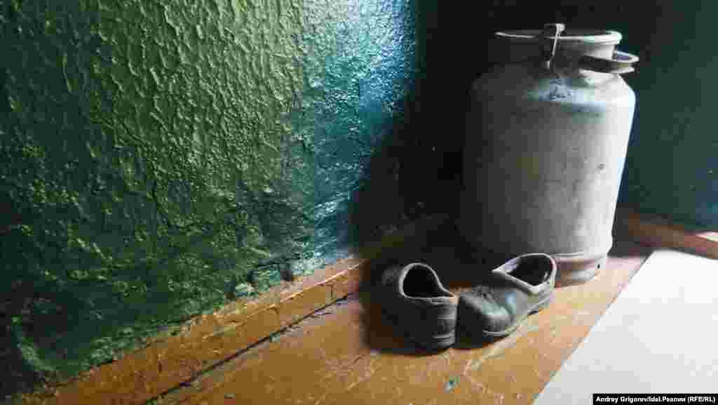 Отсутствие должного содержания тут действительно повсюду бросается в глаза. 