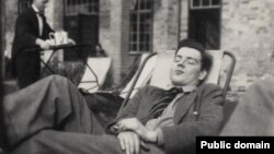 Гай Берджесс, 1932