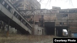 Центральна збагачувальна фабрика імені Кисельова, яку ріжуть на металобрухт