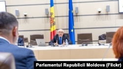 Premierul desemnat, Alexandru Munteanu, în timpul consultărilor cu fracțiunile parlamentare, 29 octombrie 2025.